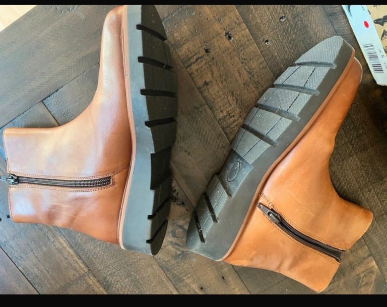 Jones boots tan size 5