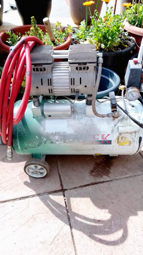 Spray Air compressor with spray gun 