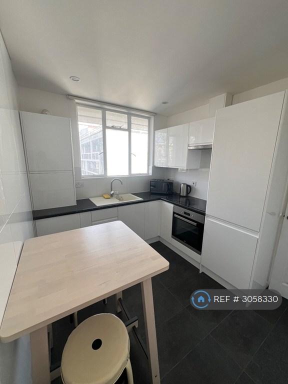 3 bedroom flat in Exeter House, London, W2 (3 bed) (#3058330)