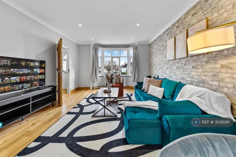 3 bedroom house in Layfield Crescent, London, NW4 (3 bed) (#3026261)