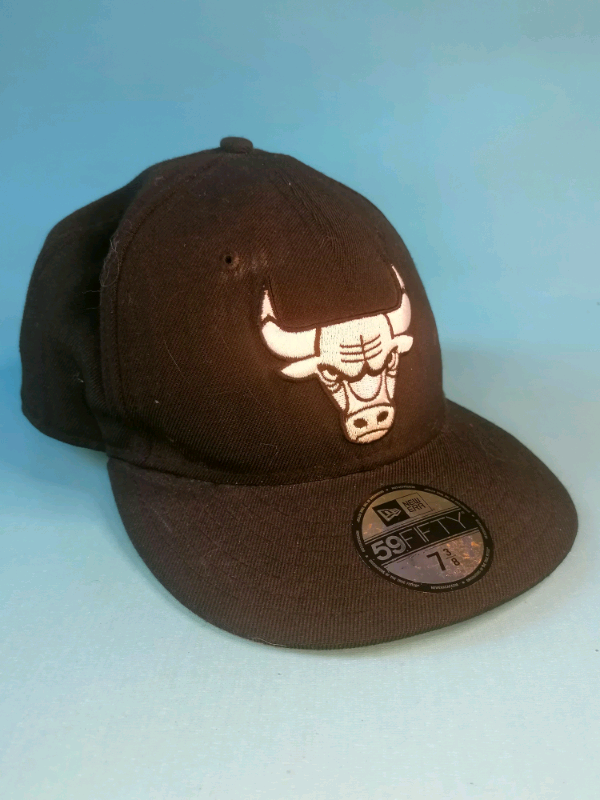 New Era Chicago Bulls Black White Logo Cap.NBA Limited Edition