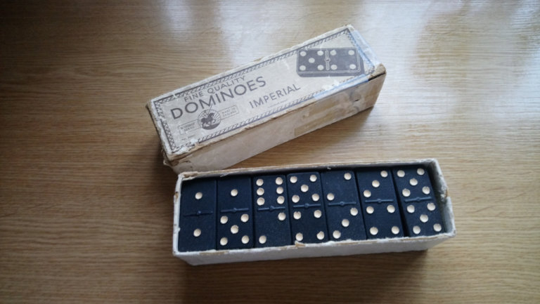 ANTIQUE DOMINOES SET