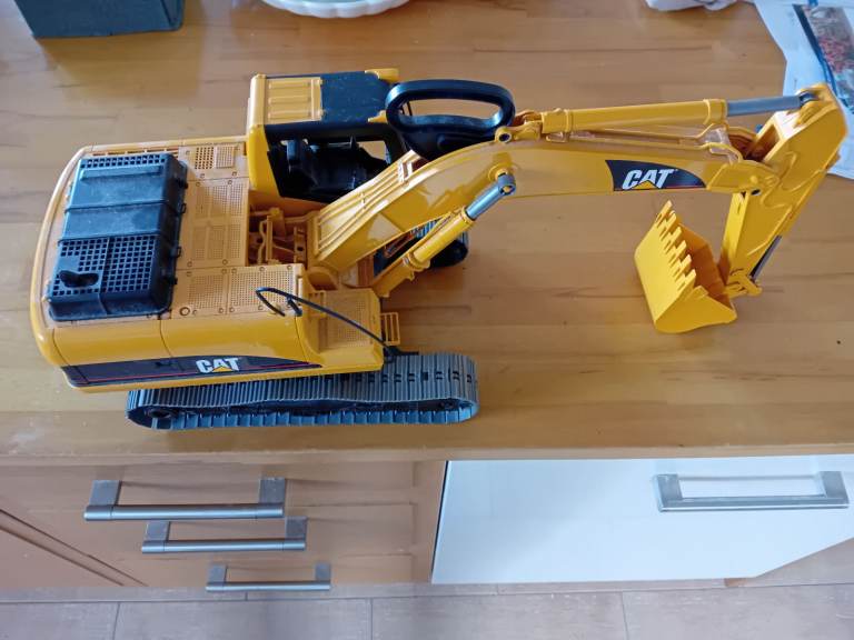 Toy excavator