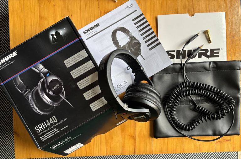Headphones, Shure SRH440, DJ mixers 