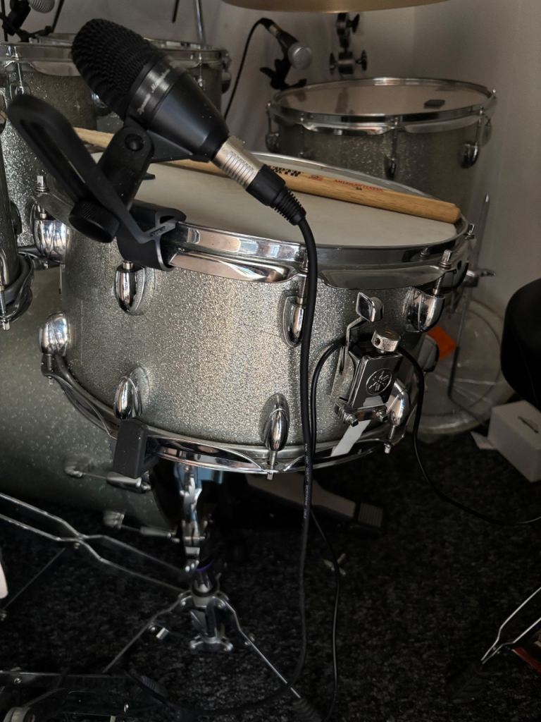 Yamaha Oak Custom 6 piece Drum Kit with Silver Sparkle Finish – Good Condition
