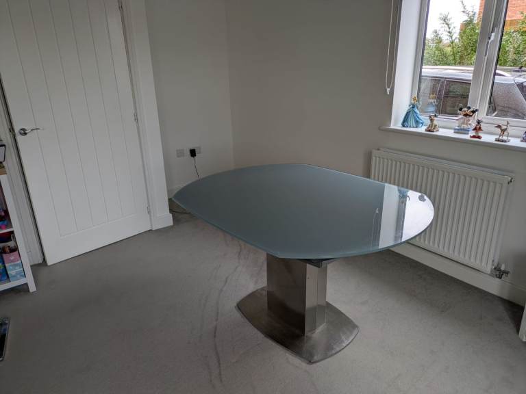 Extenable Dining Table.