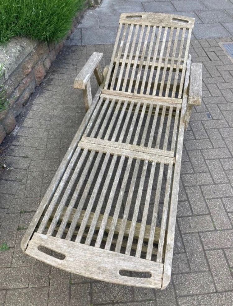 Wooden Garden Lounger with Wheels – Adjustable