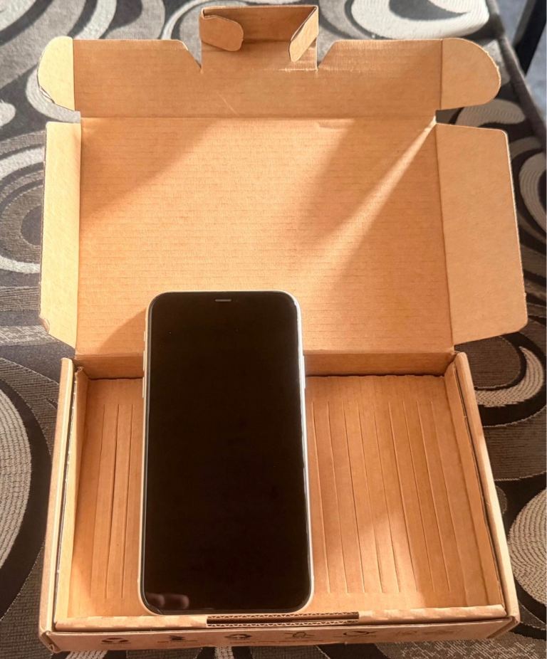 Apple iPhone 11 64GB White Brand New Grade A condition. Like New