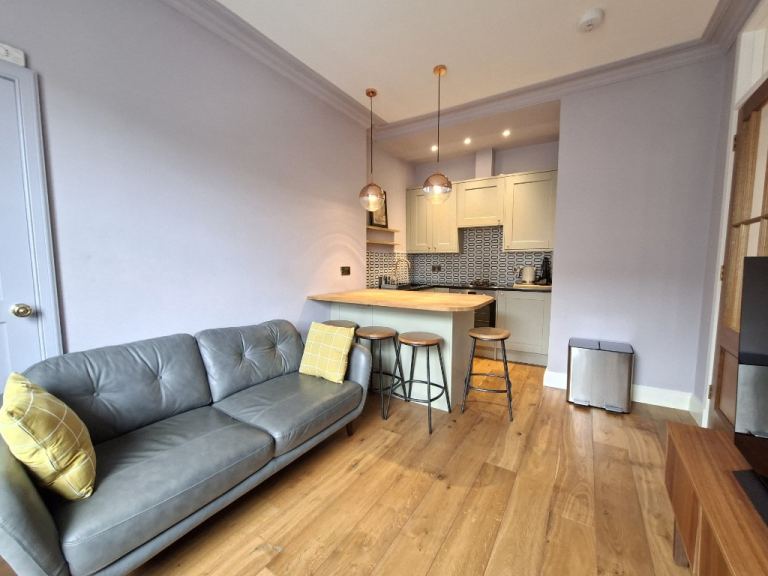 1 bedroom flat in Henderson Street, The Shore, Edinburgh, EH6 6ED