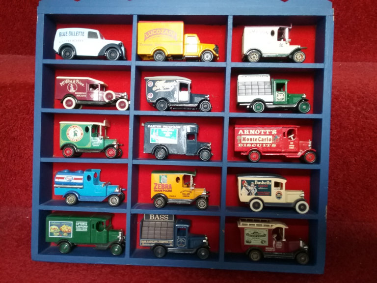 COLLECTION OF DAYS GONE BY VINTAGE MODEL CARS