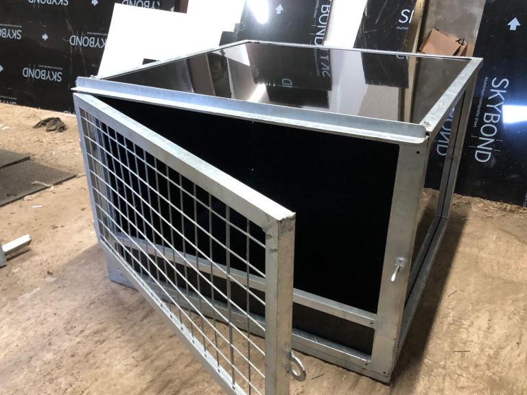 Dog transport boot box suitable for van/pick-ups