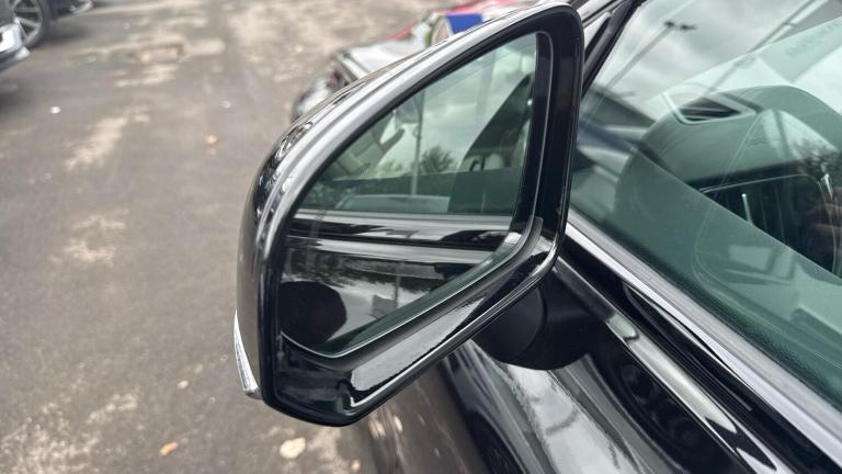 2025 Volvo V60 Plus, B4 Mild hybrid, Petrol, Dark ESTATE Petrol/Electric Hybrid Automatic