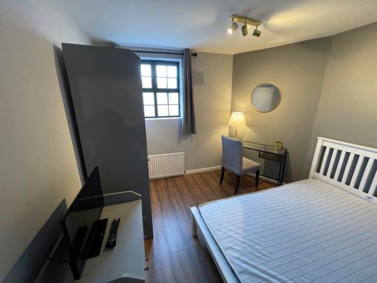 LARGE DOUBLE ROOM IN WOOLWICH - ALL BILLS INCLUDED 🔑
