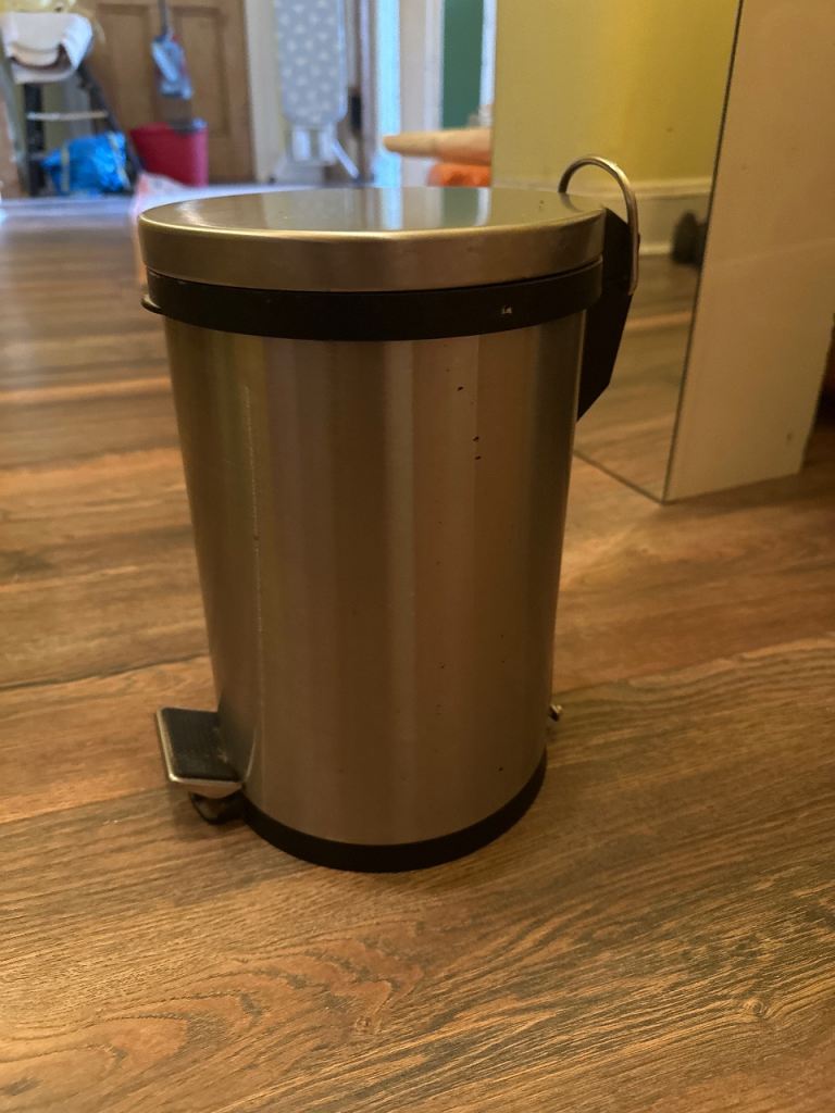 Small Bathroom pedal bin 