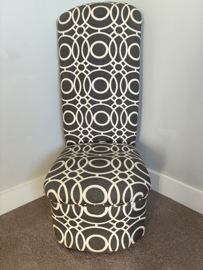 CHILD'S comfy chair