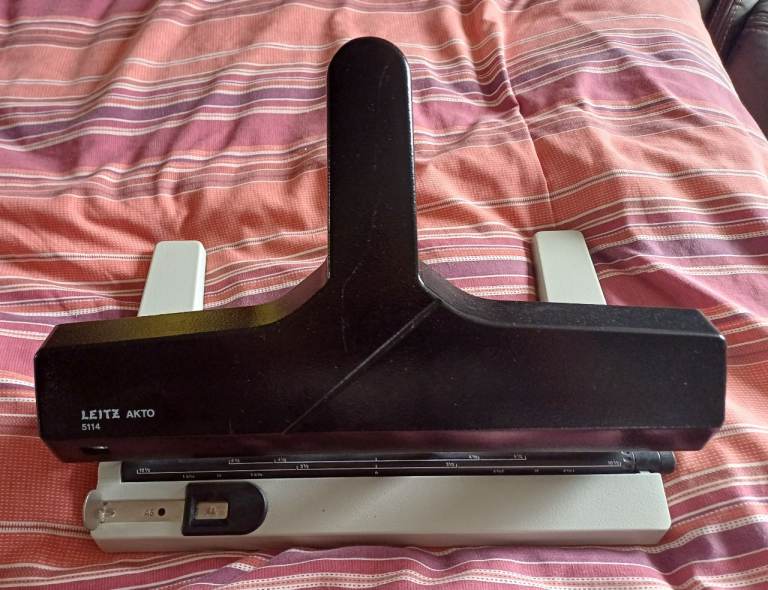 Hole Punch - LEITZ Akto 5114