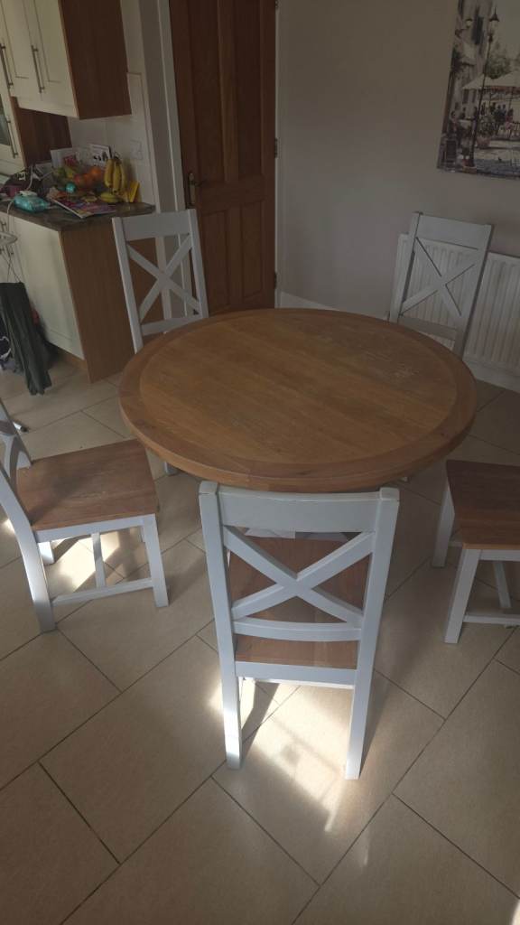 Round Kitchen Table and 5 Chairs (matching set)