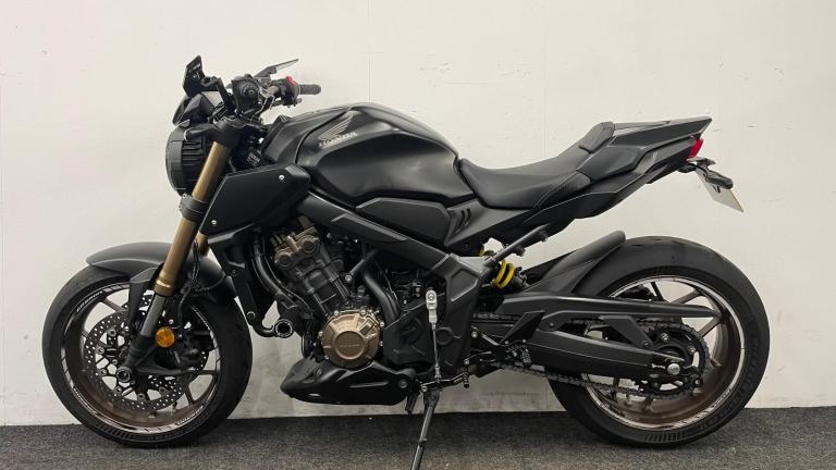 HONDA CB650R ** SP ENGINEERING EXHAUST - TAIL TIDY - 12 MONTH MOT **