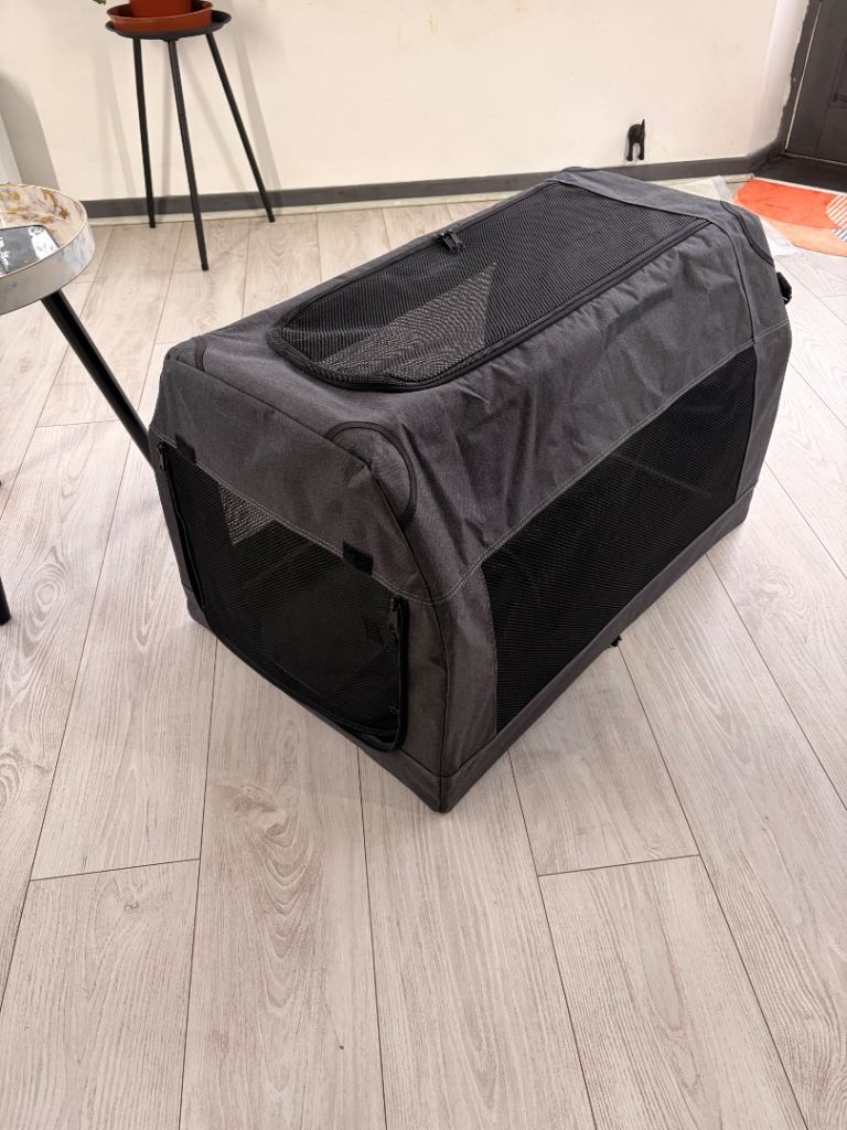 Quick release pet crate