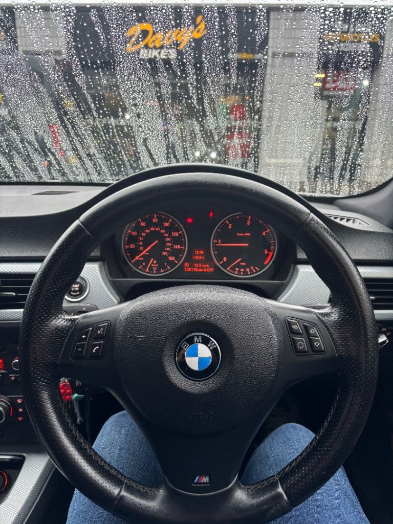 BMW, 3 SERIES, Saloon, 2011, Manual, 1995 (cc), 4 doors