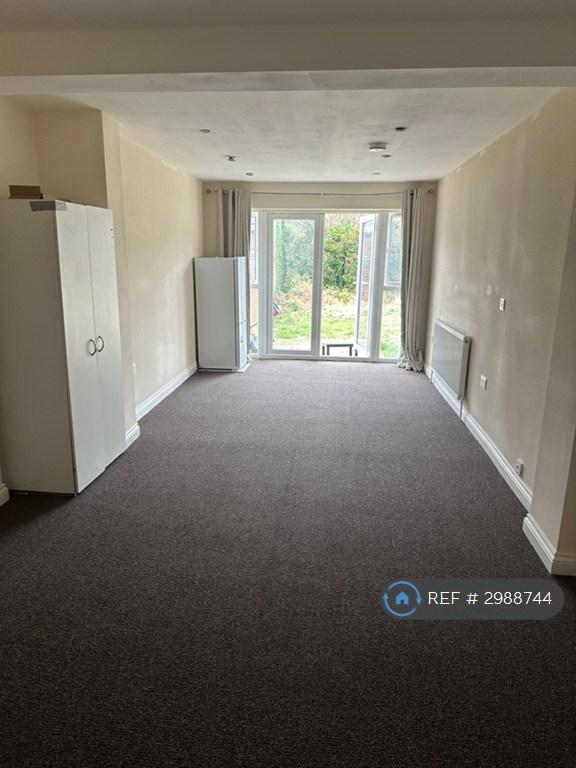 1 bedroom in St Pauls Close, Hounslow, TW3 (#2988744)