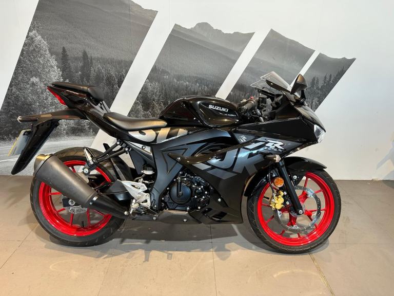 Suzuki GSX-R 125 2022 with 2911 miles - Learner Legal 
