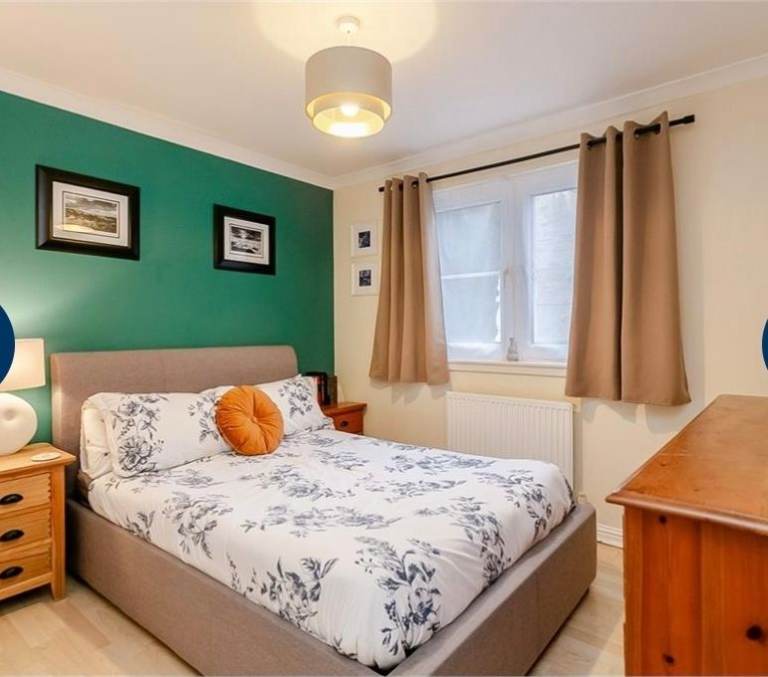 Eh15 Duddingston area room to let from Mid march