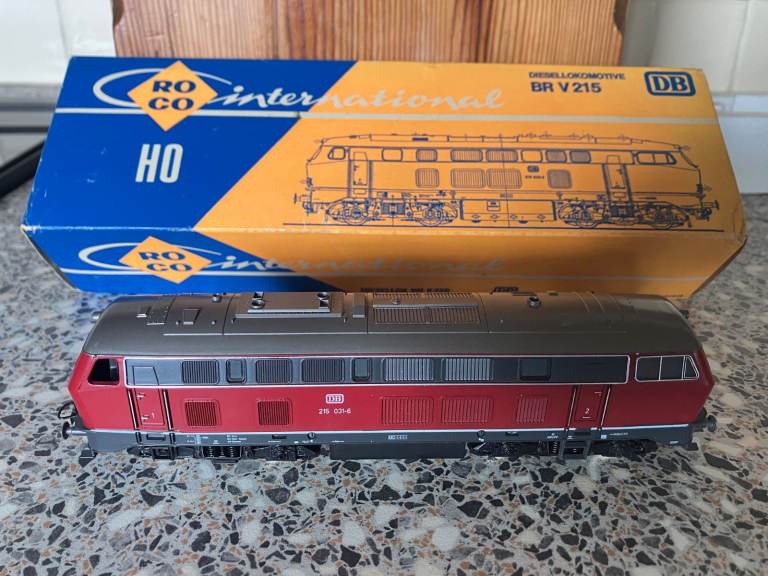 Roco HO BR V 215 model train locomotive