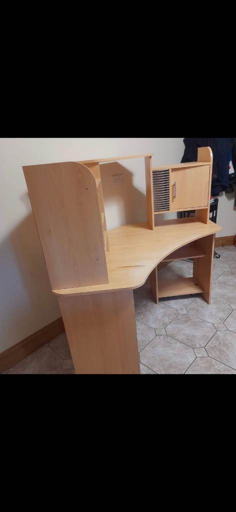 Computer desk