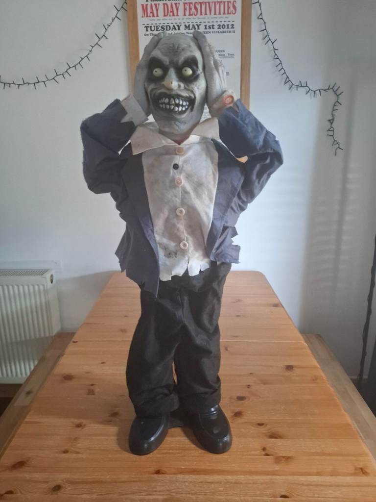 Electronic light up Zombie