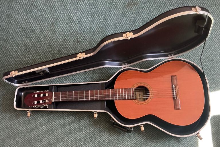 Raimundo Model: 123 Classical Nylon Guitar + Hard Case