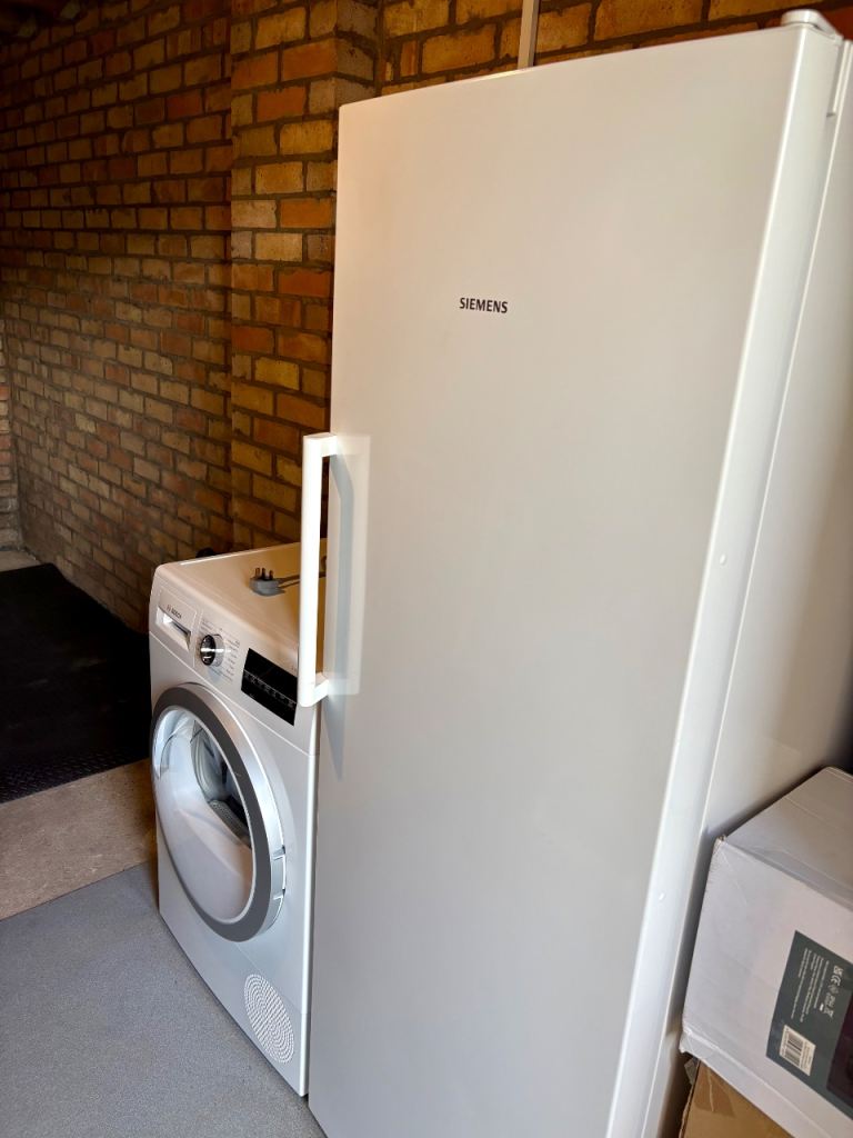Siemens freestanding freezer 