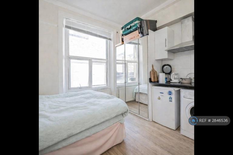 Studio flat in Cheniston Gardens, London, W8 (#2846536)