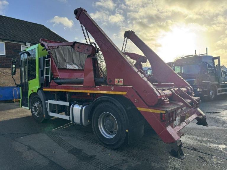 2018 MERCEDES ECONIC 1830 SKIP LOADER