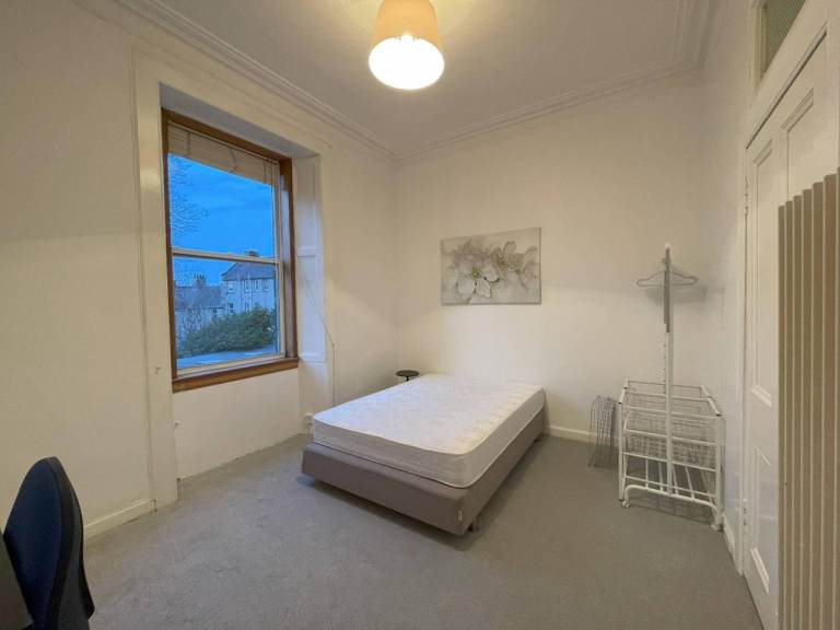 LARGE SPACIOUS ONE BEDROOM FLAT, FURNISHED