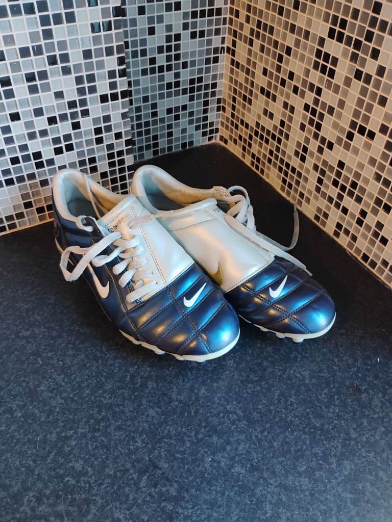 Nike Zoom Air Total 90 III football boots in silver, UK size 6 new