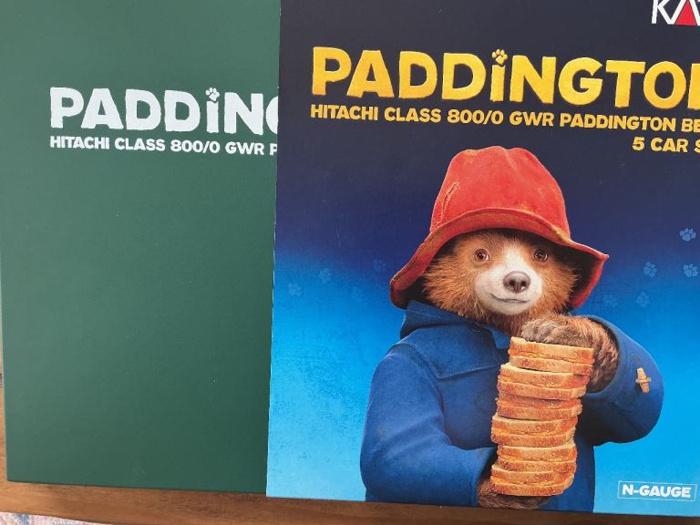 Brand new N gauge Paddington 5 car set 