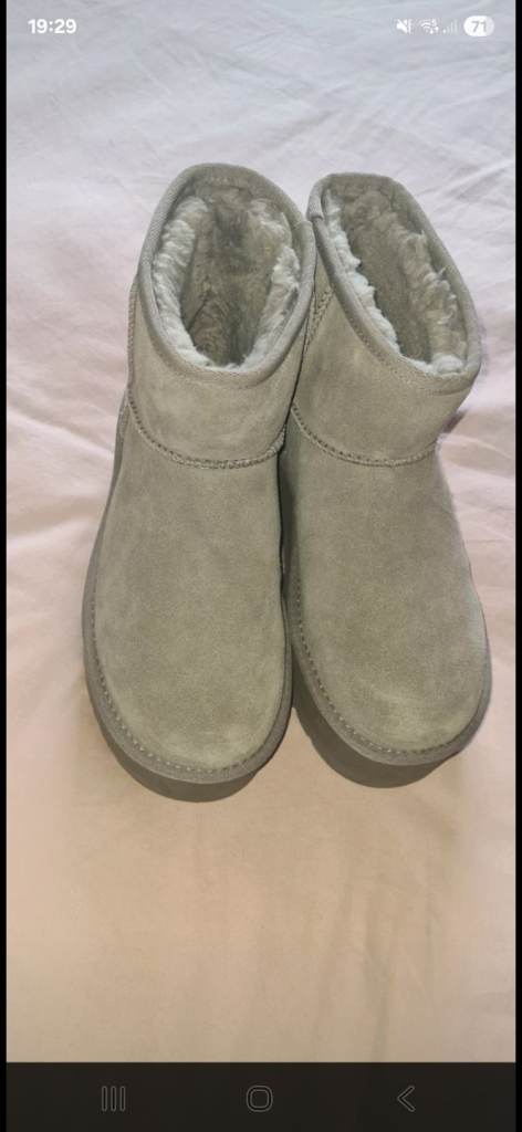 Ugg mini flatform boots