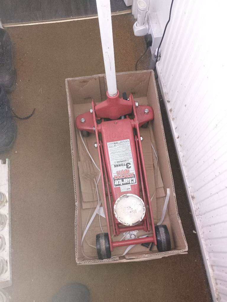 Clarke 3 tonne trolley jack 