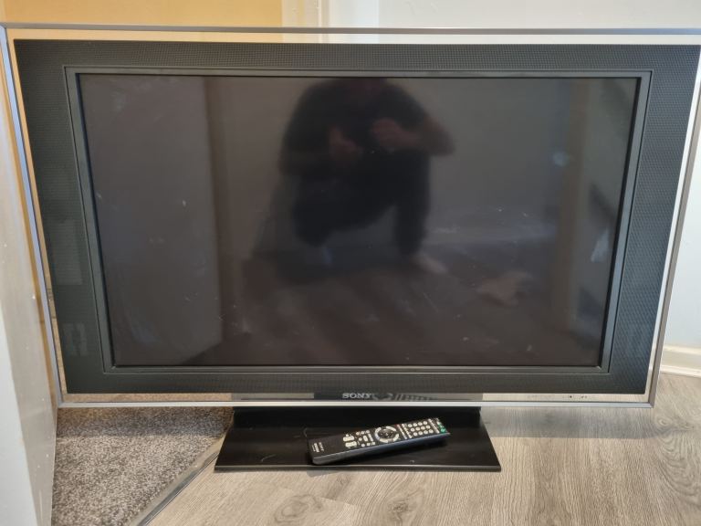 Sony Bravia TV with Remote – Good Working Order