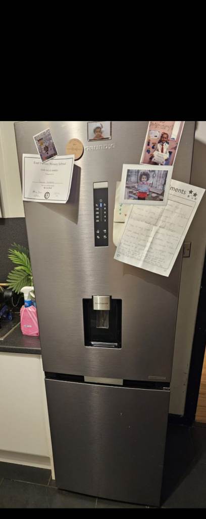 Grundig fridge freezer