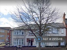 2 bedroom flat in Kingsthorpe Grove, Northampton, NN2 (2 bed) (#2955418)