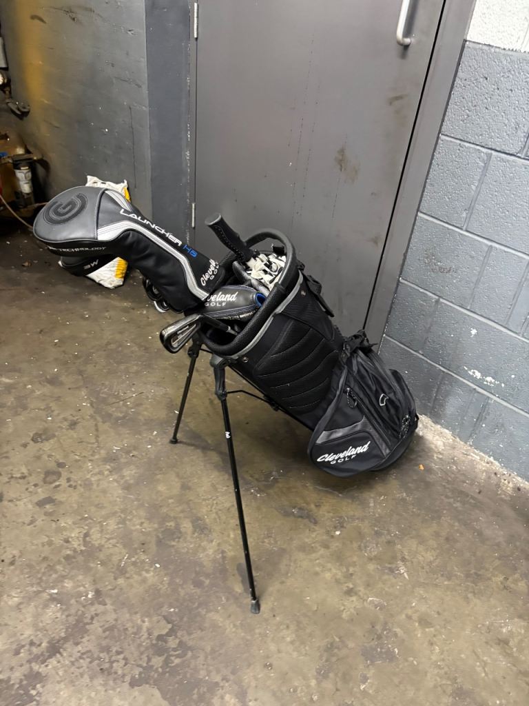 Cleveland golf clubs Set with bad 