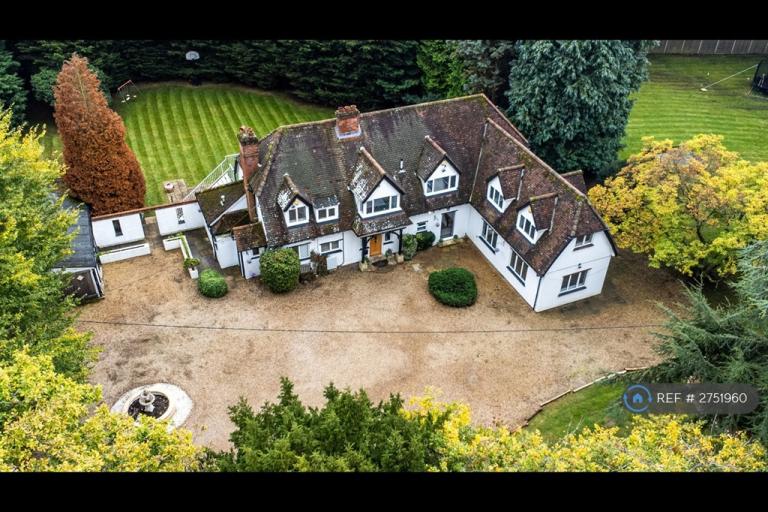 2 bedroom flat in Darby Drive, Welwyn, AL6 (2 bed) (#2751960)