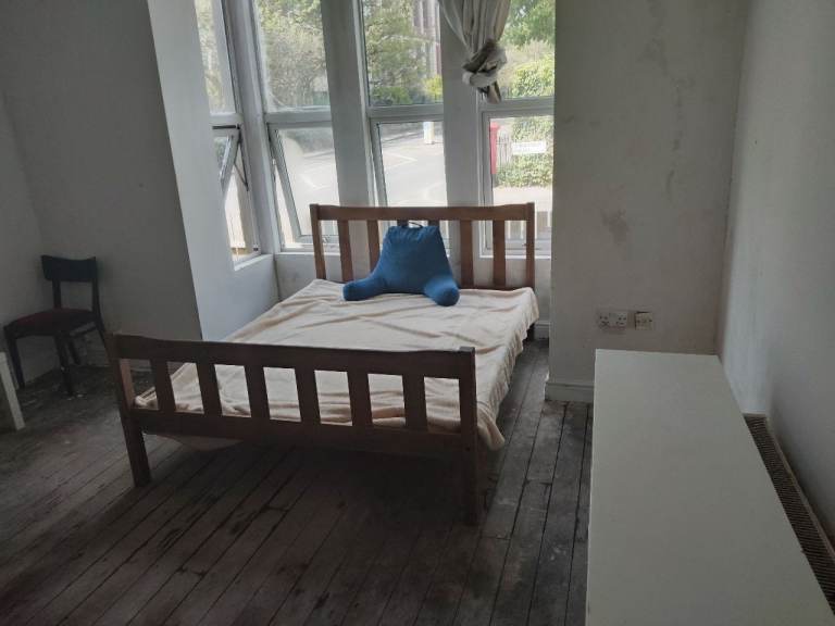 Cheap room in shared house in Armley. Help with DIY