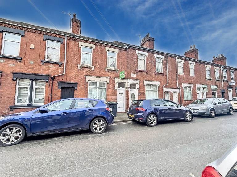 5 bedrooms in Ashford Street, Stoke-on-Trent, ST4 2EN