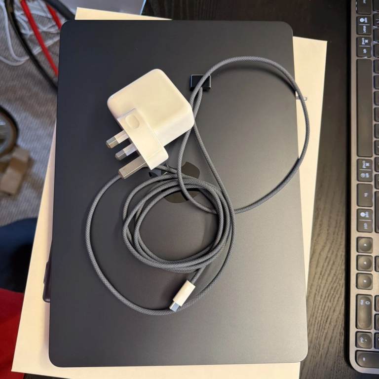Apple MacBook Air 13-inch M4 16GB RAM 256GB SSD Only 32 Cycles 100% Battery