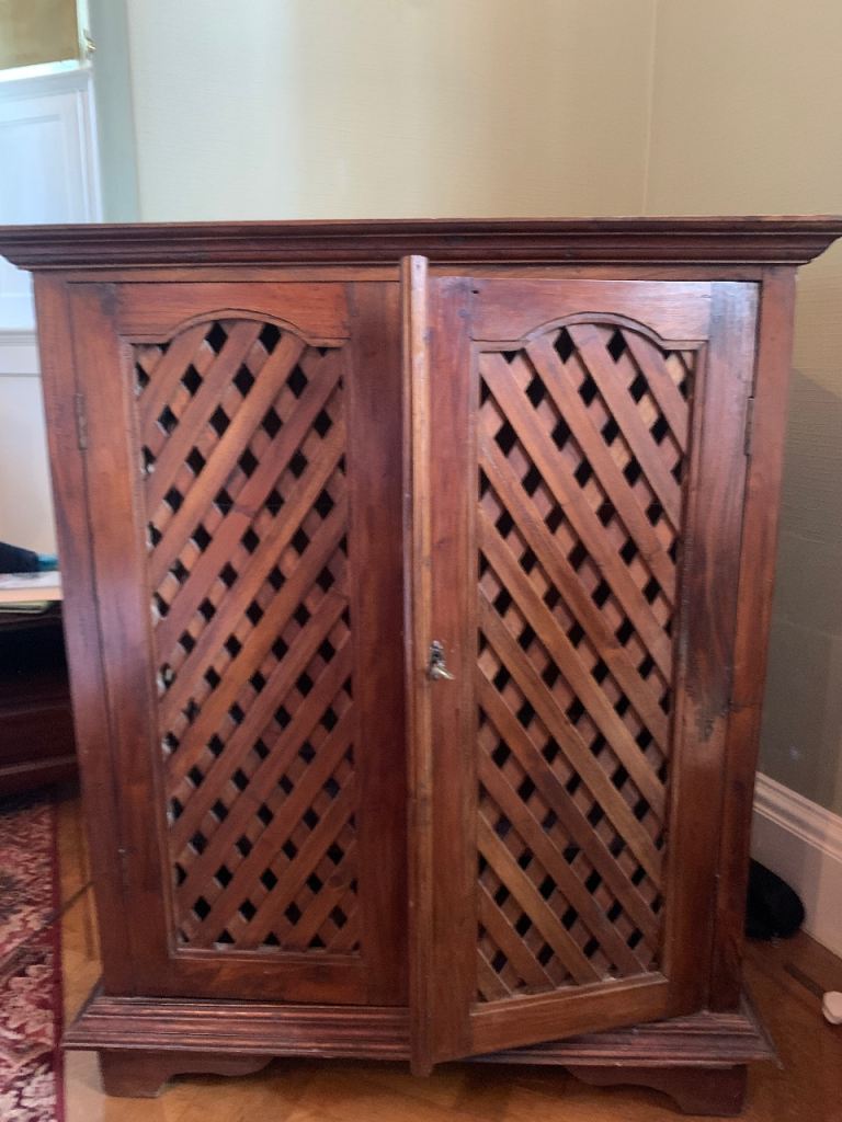 Wooden lattice  cabinet Free to uplift 