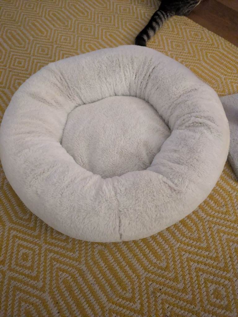 Cat bed & scratching post (as new)