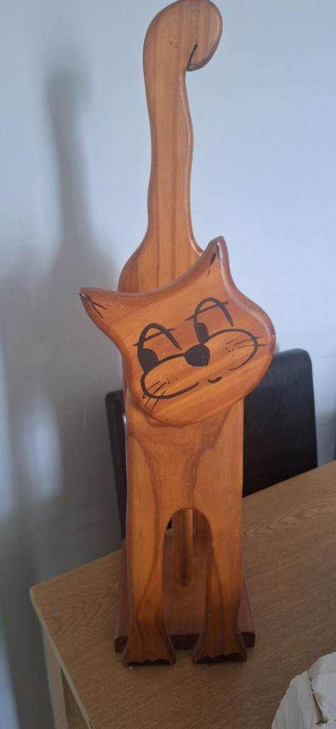 Vintage cat style toilot holder